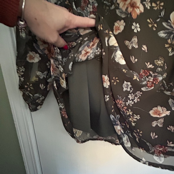 Beautiful fall floral colored, flowing top - Picture 4 of 5